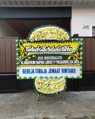 Papan Bunga Duka di Pondok Besi